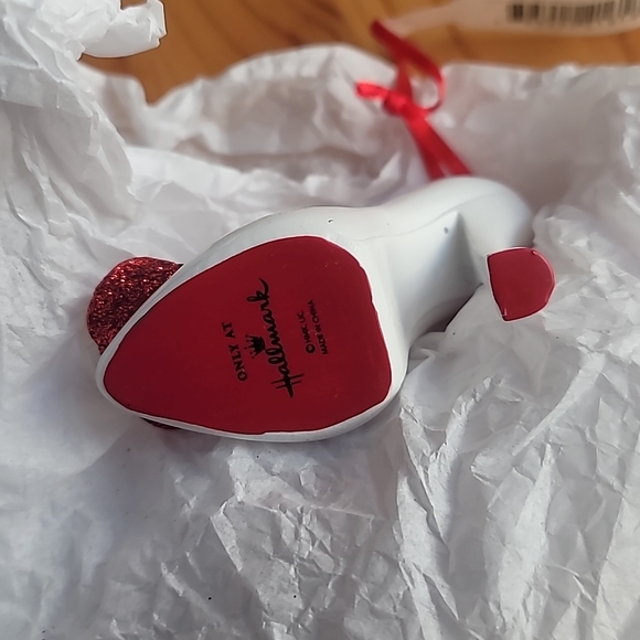Hallmark unboxed high heeled shoe ornament - Picture 4 of 4